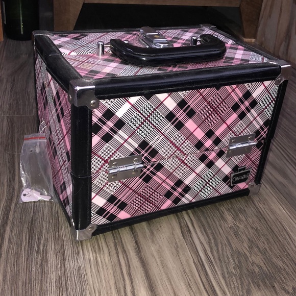 Caboodles Other - Caboodles Train case